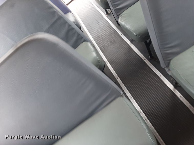 image for item LX9886 1999 International 3800  school bus