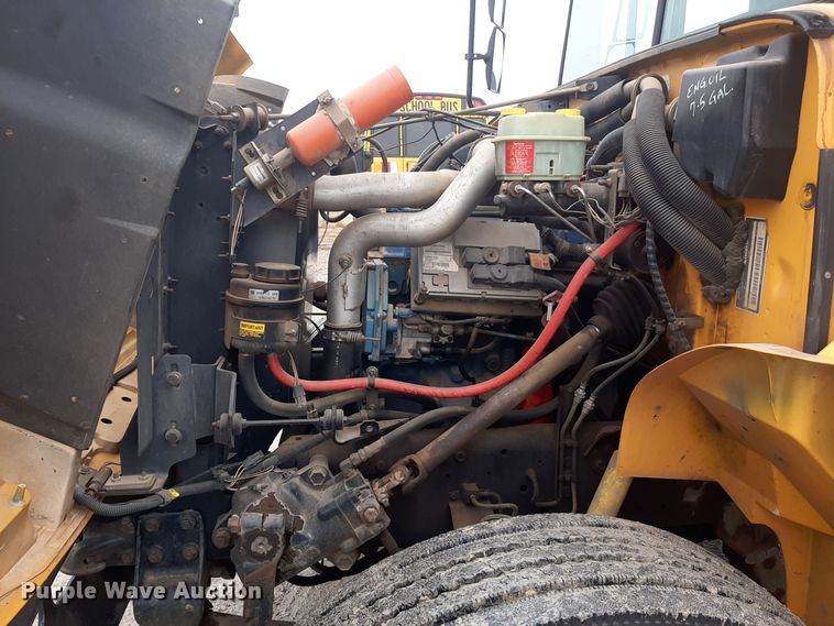 image for item LX9886 1999 International 3800  school bus