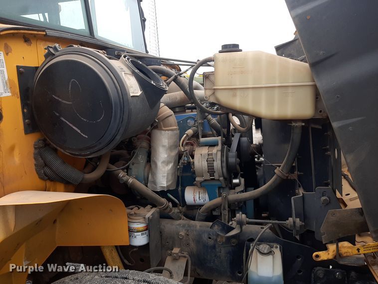 image for item LX9886 1999 International 3800  school bus