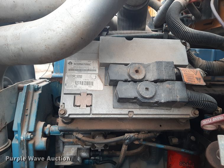 image for item LX9886 1999 International 3800  school bus