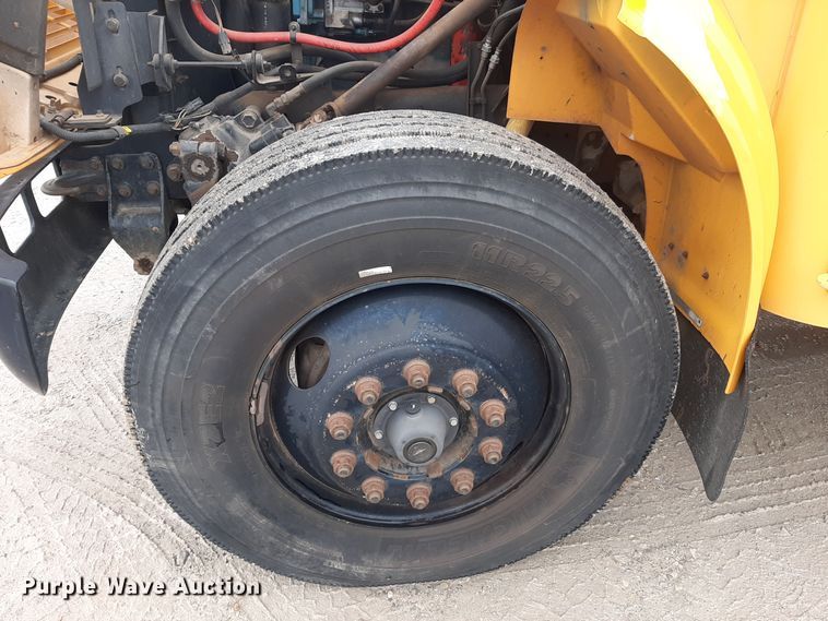 image for item LX9886 1999 International 3800  school bus