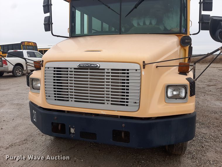 image for item LX9887 2001 Freightliner FS65 school bus