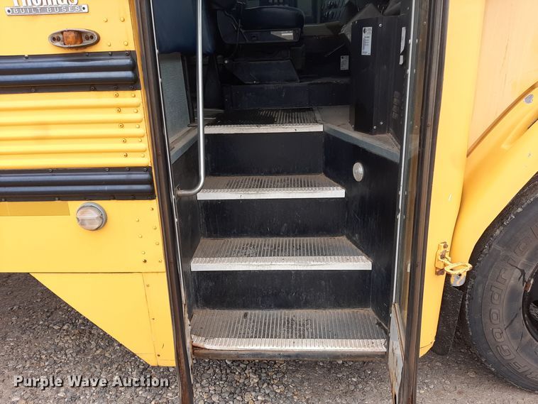 image for item LX9887 2001 Freightliner FS65 school bus
