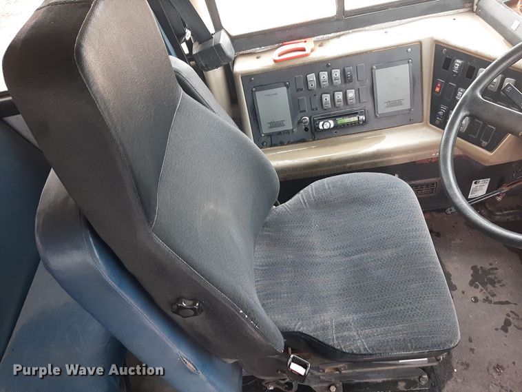 image for item LX9887 2001 Freightliner FS65 school bus