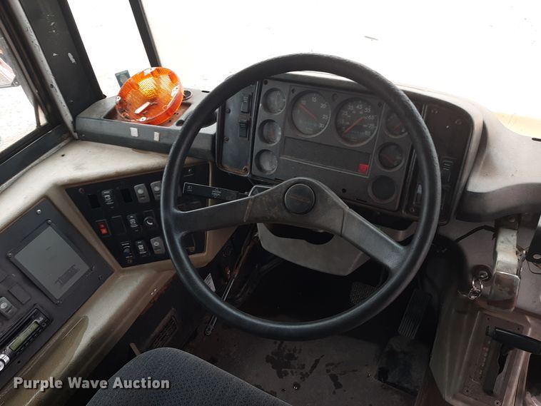 image for item LX9887 2001 Freightliner FS65 school bus