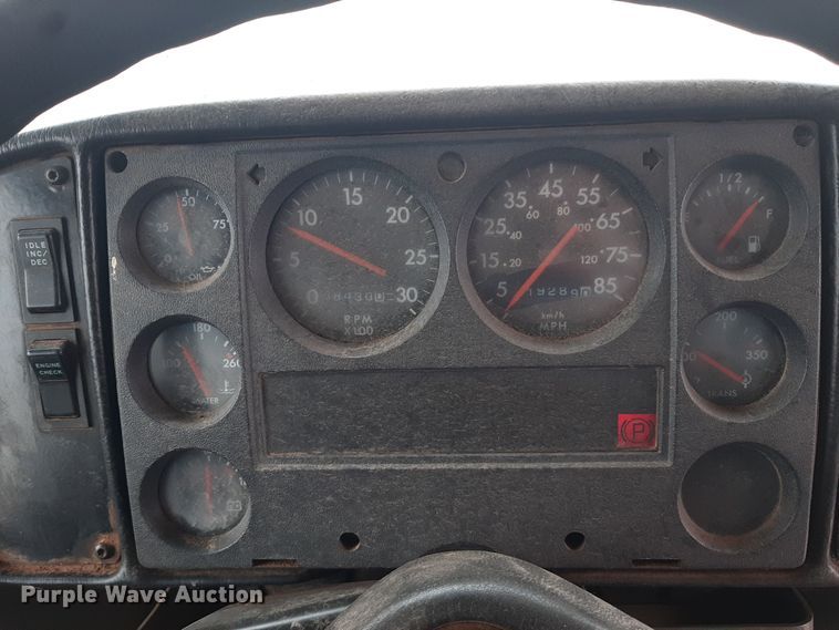 image for item LX9887 2001 Freightliner FS65 school bus