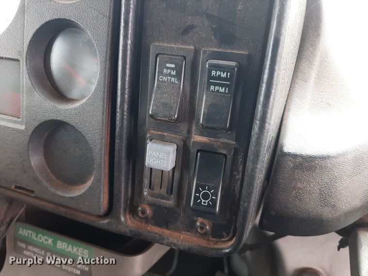 image for item LX9887 2001 Freightliner FS65 school bus