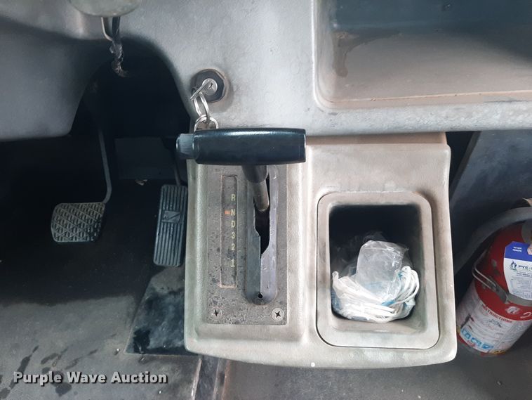 image for item LX9887 2001 Freightliner FS65 school bus