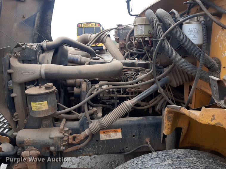 image for item LX9887 2001 Freightliner FS65 school bus