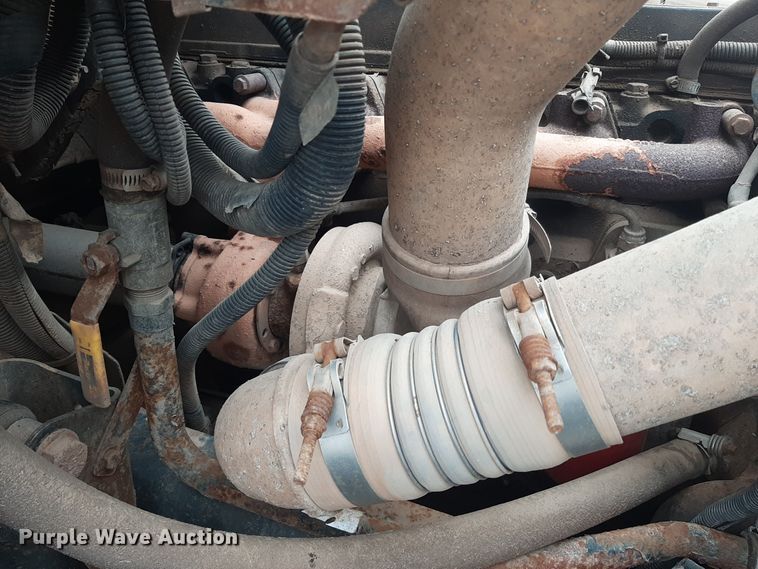 image for item LX9887 2001 Freightliner FS65 school bus