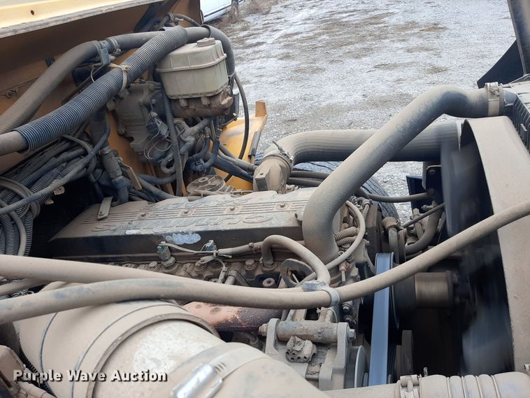 image for item LX9887 2001 Freightliner FS65 school bus