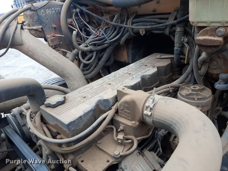 image for item LX9887 2001 Freightliner FS65 school bus