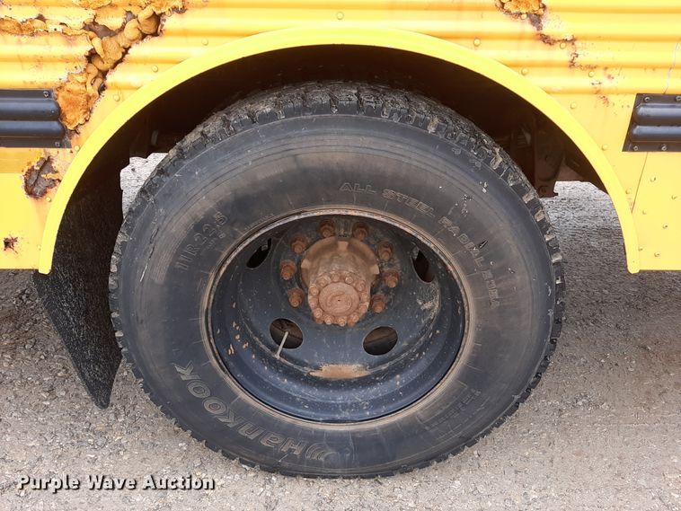 image for item LX9887 2001 Freightliner FS65 school bus