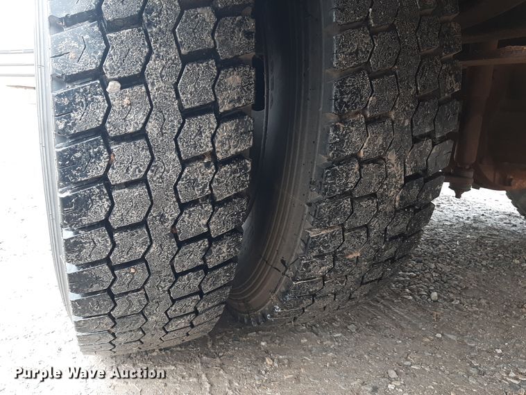 image for item LX9887 2001 Freightliner FS65 school bus