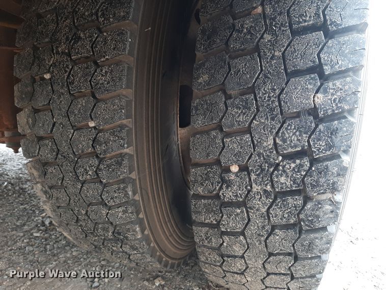 image for item LX9887 2001 Freightliner FS65 school bus