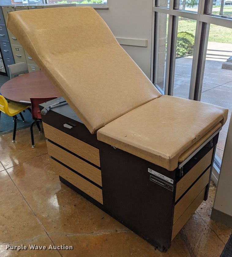 image for item LY9296 Midmark Ritter 100  examination table