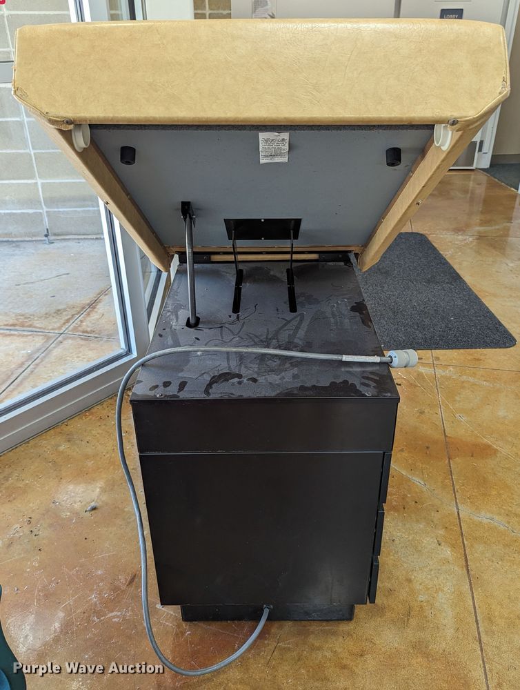 image for item LY9296 Midmark Ritter 100  examination table