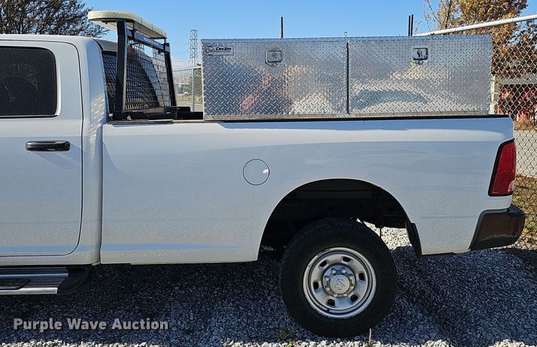 image for item MH9505 2014 Dodge Ram 2500HD  Crew Cab pickup truck