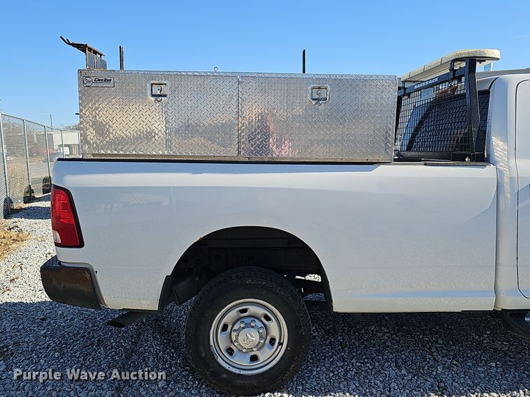 image for item MH9505 2014 Dodge Ram 2500HD  Crew Cab pickup truck