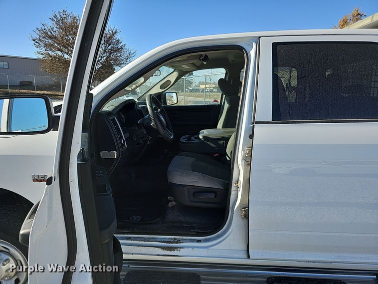 image for item MH9505 2014 Dodge Ram 2500HD  Crew Cab pickup truck