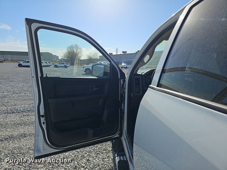 image for item MH9505 2014 Dodge Ram 2500HD  Crew Cab pickup truck