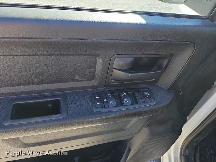 image for item MH9505 2014 Dodge Ram 2500HD  Crew Cab pickup truck