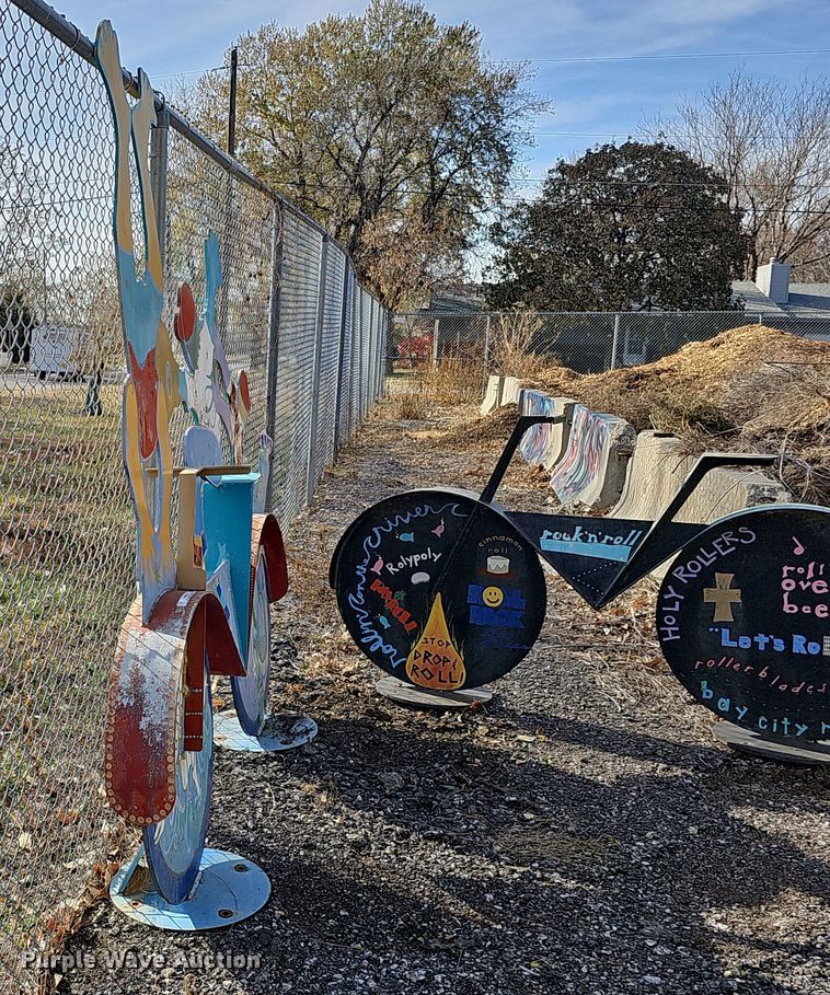 image for item MH9520 (2) sculptures