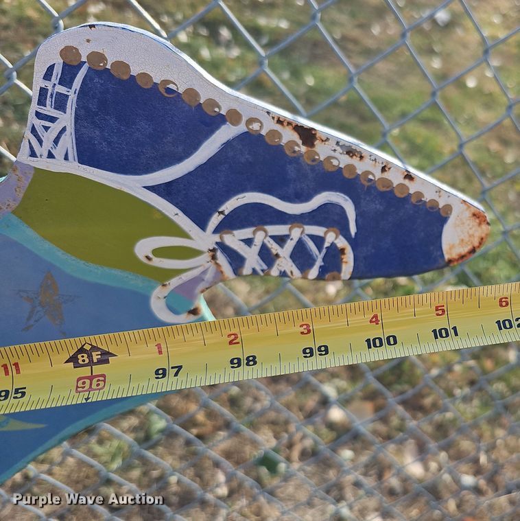 image for item MH9520 (2) sculptures