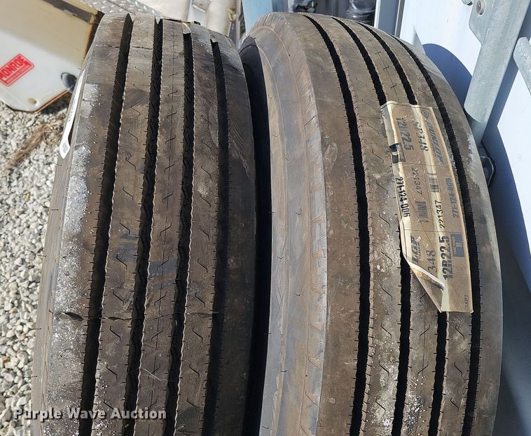 image for item MH9527 (2) Dunlop 12R22.5 tires