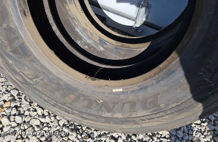 image for item MH9527 (2) Dunlop 12R22.5 tires