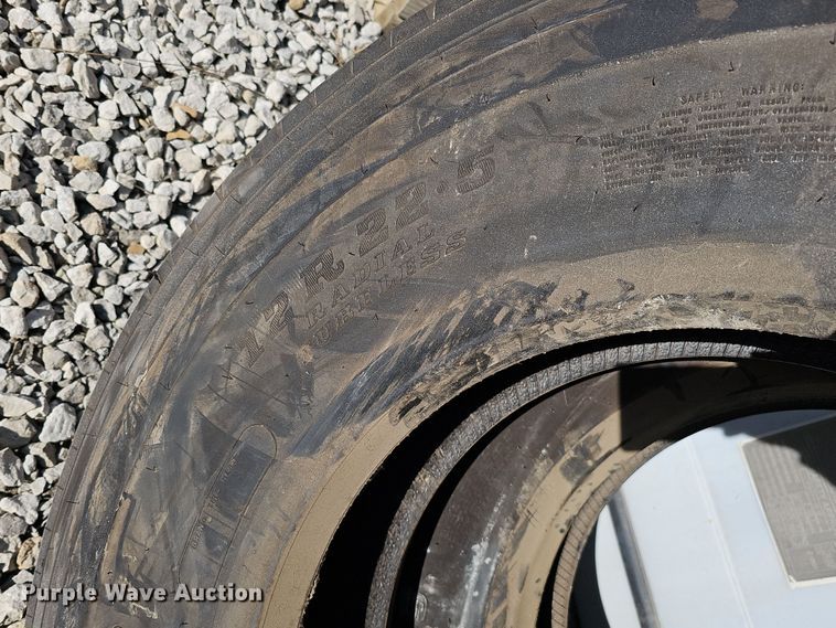 image for item MH9527 (2) Dunlop 12R22.5 tires