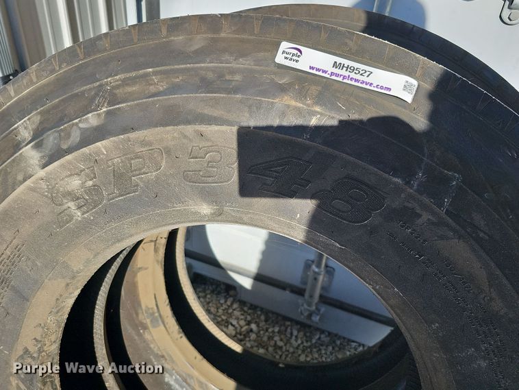 image for item MH9527 (2) Dunlop 12R22.5 tires