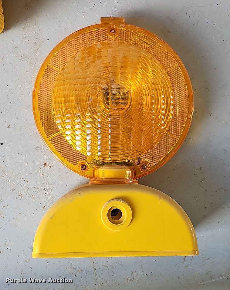 image for item MH9529 (26) Dicke Safety Products D-Cell lights