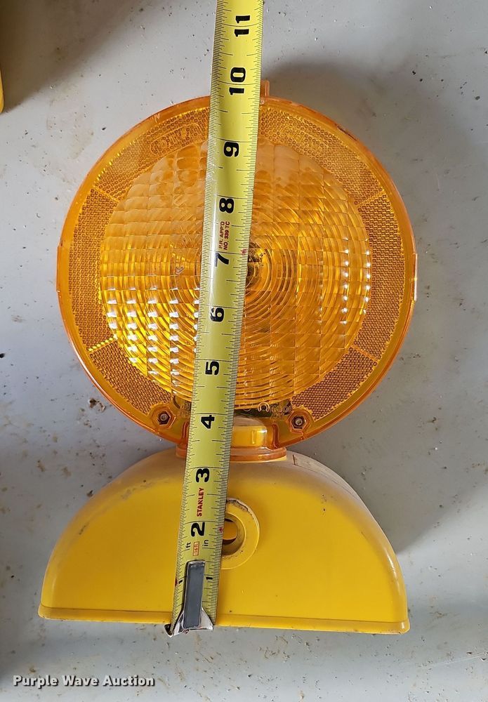 image for item MH9529 (26) Dicke Safety Products D-Cell lights