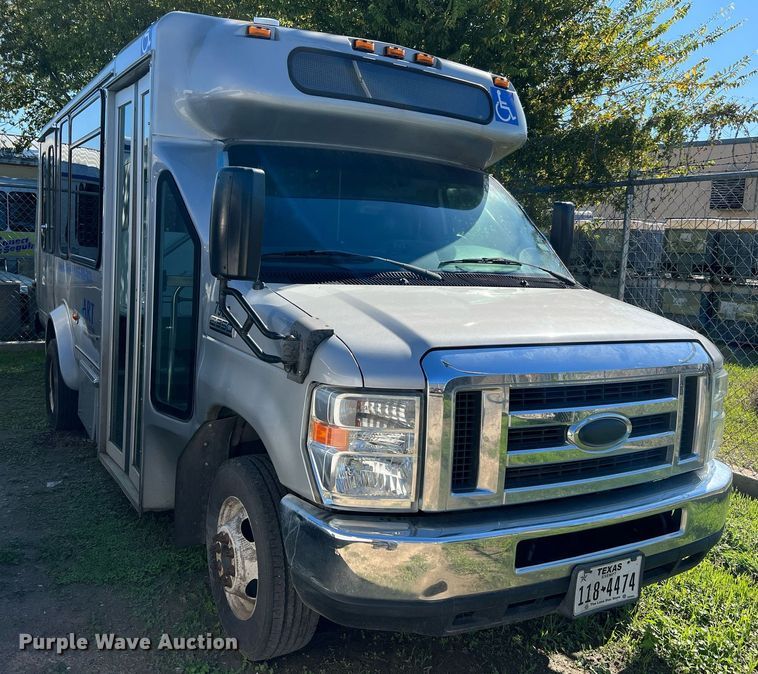 image for item MH9931 2014 Ford E350  shuttle bus
