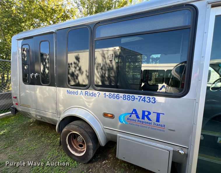 image for item MH9931 2014 Ford E350  shuttle bus