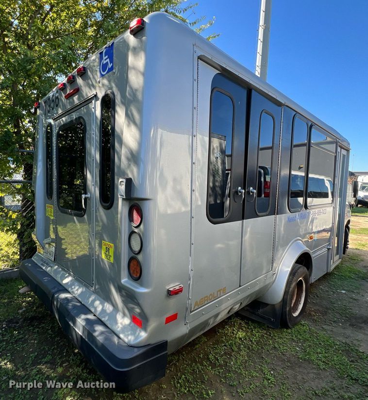 image for item MH9931 2014 Ford E350  shuttle bus