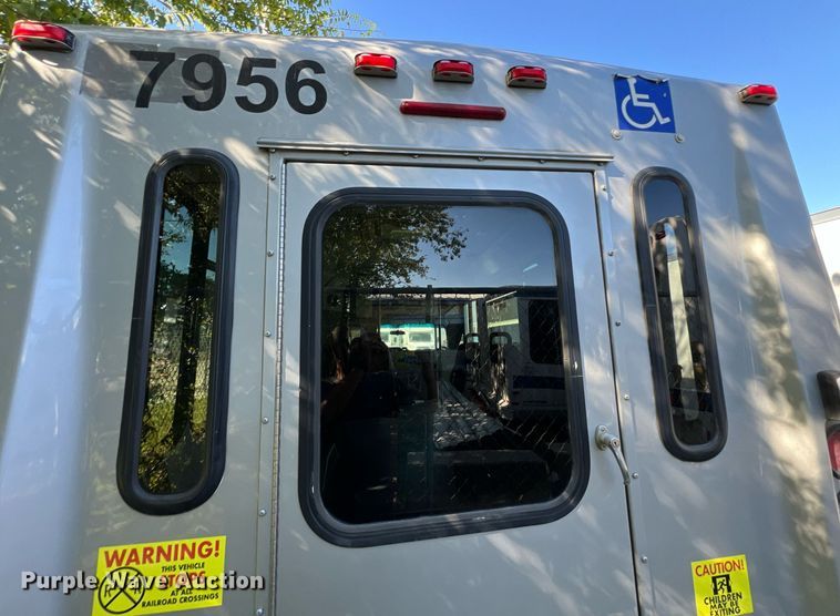 image for item MH9931 2014 Ford E350  shuttle bus