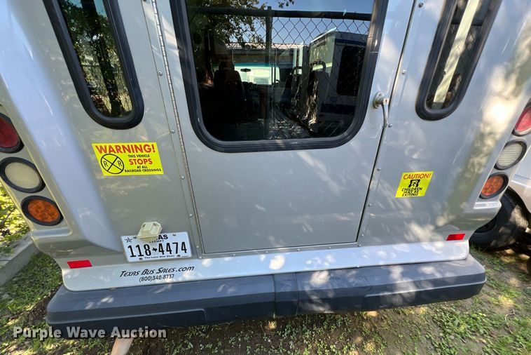 image for item MH9931 2014 Ford E350  shuttle bus