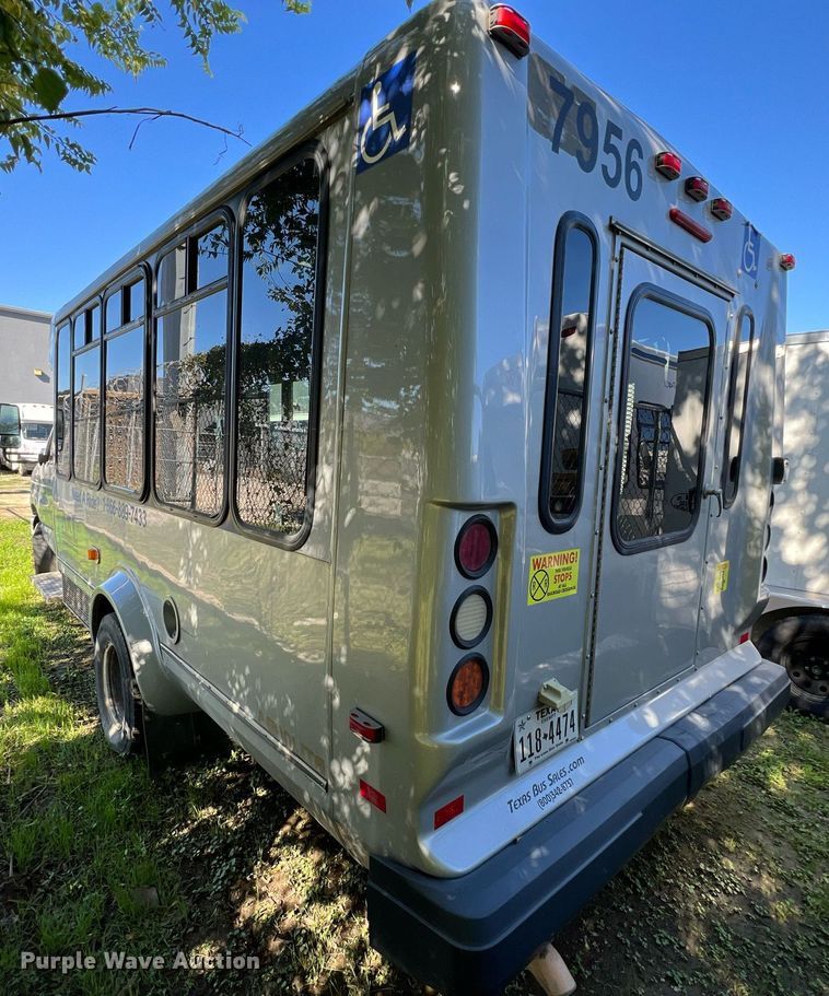 image for item MH9931 2014 Ford E350  shuttle bus