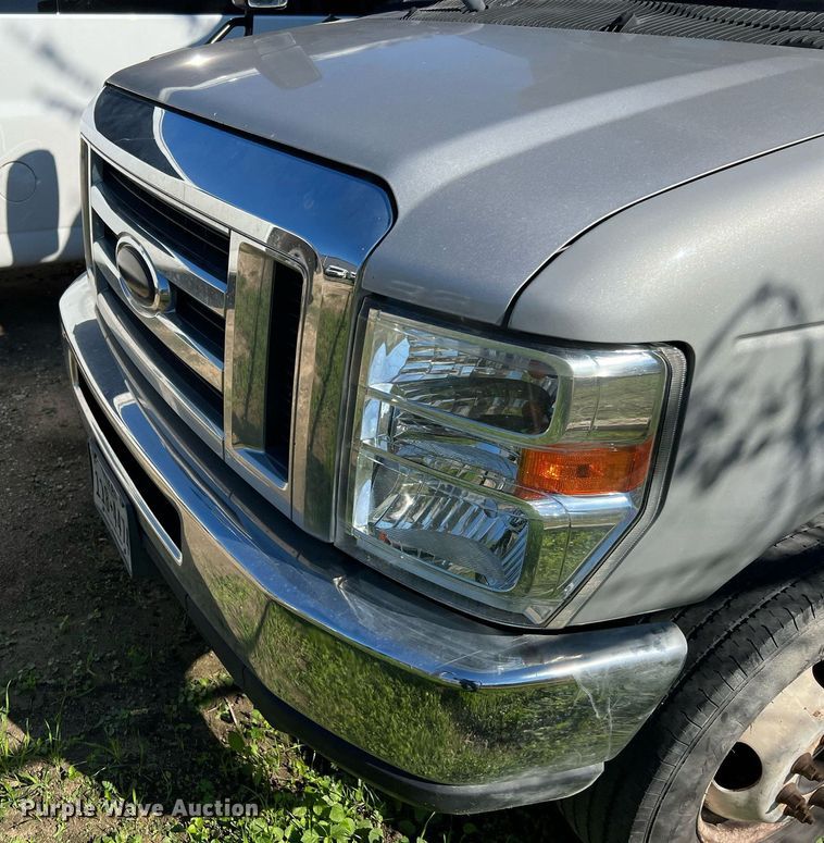 image for item MH9931 2014 Ford E350  shuttle bus