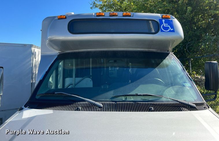 image for item MH9931 2014 Ford E350  shuttle bus