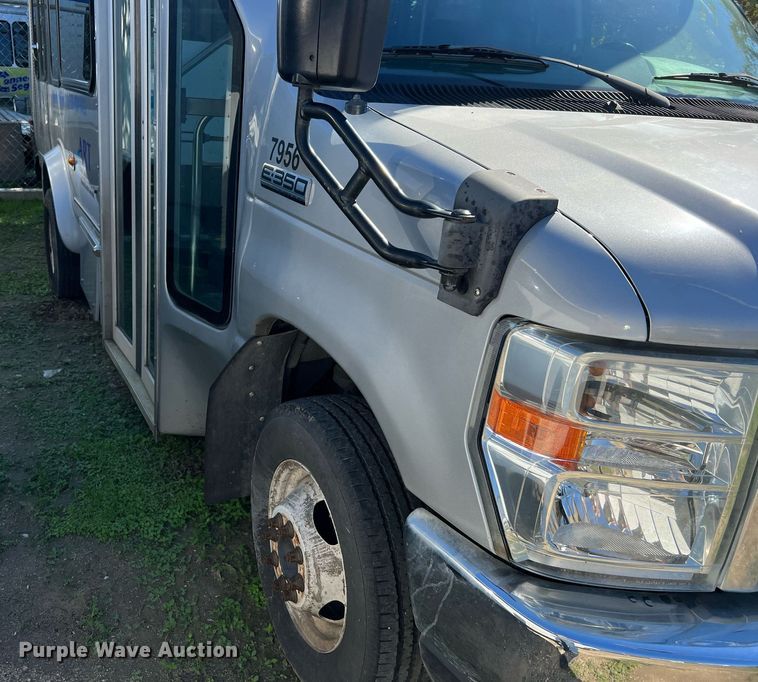 image for item MH9931 2014 Ford E350  shuttle bus