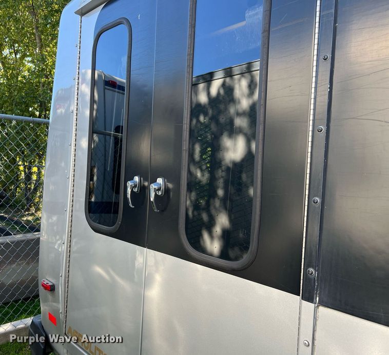 image for item MH9931 2014 Ford E350  shuttle bus