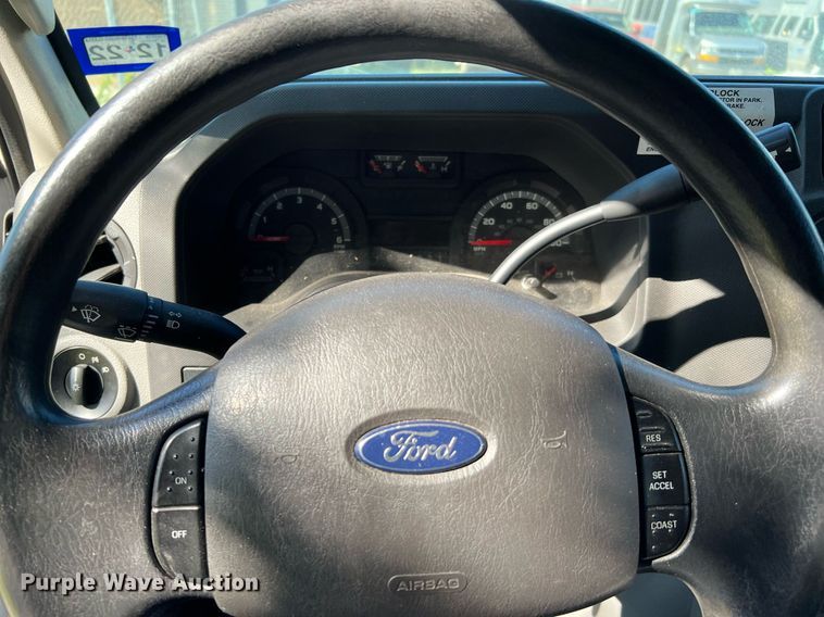 image for item MH9931 2014 Ford E350  shuttle bus