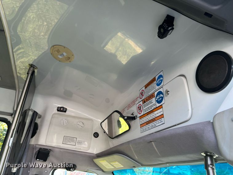 image for item MH9931 2014 Ford E350  shuttle bus