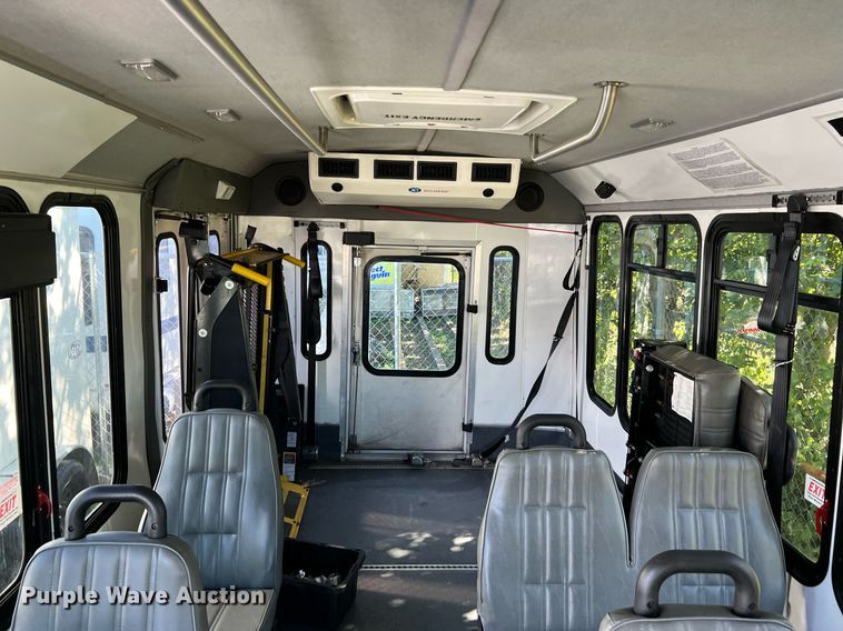 image for item MH9931 2014 Ford E350  shuttle bus