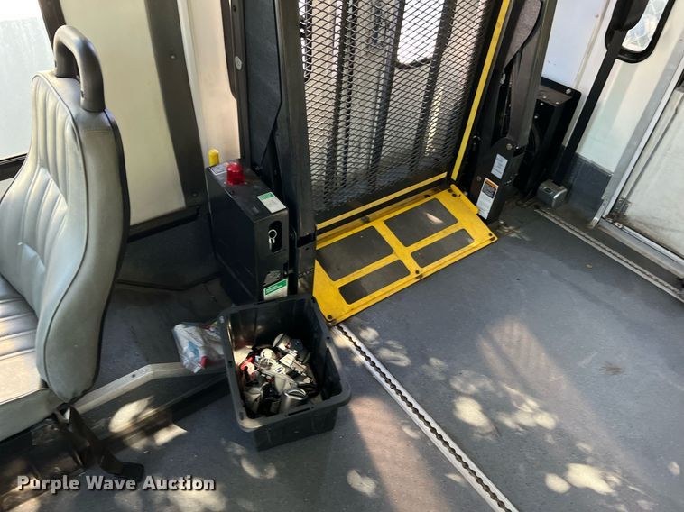 image for item MH9931 2014 Ford E350  shuttle bus