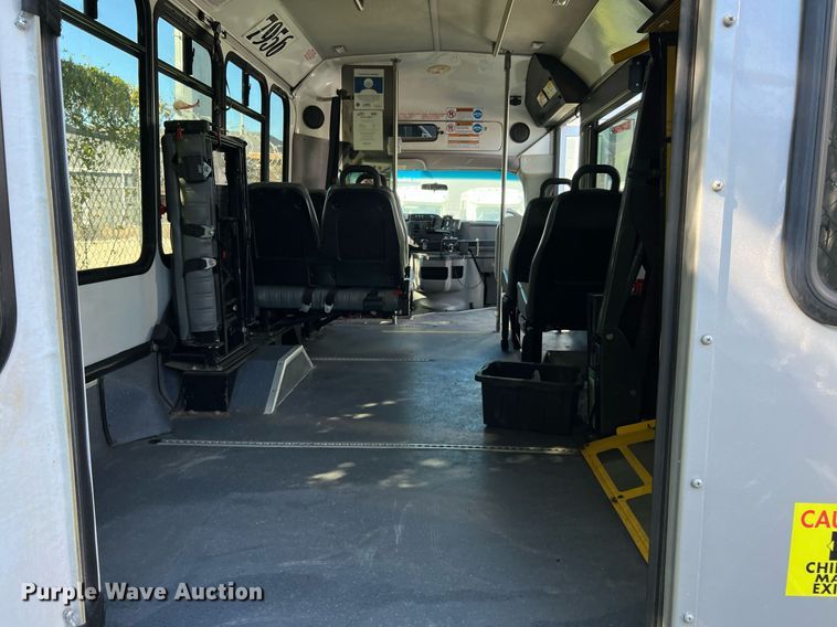 image for item MH9931 2014 Ford E350  shuttle bus