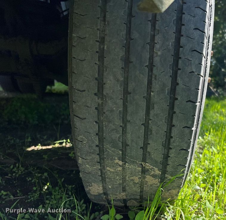 image for item MH9931 2014 Ford E350  shuttle bus